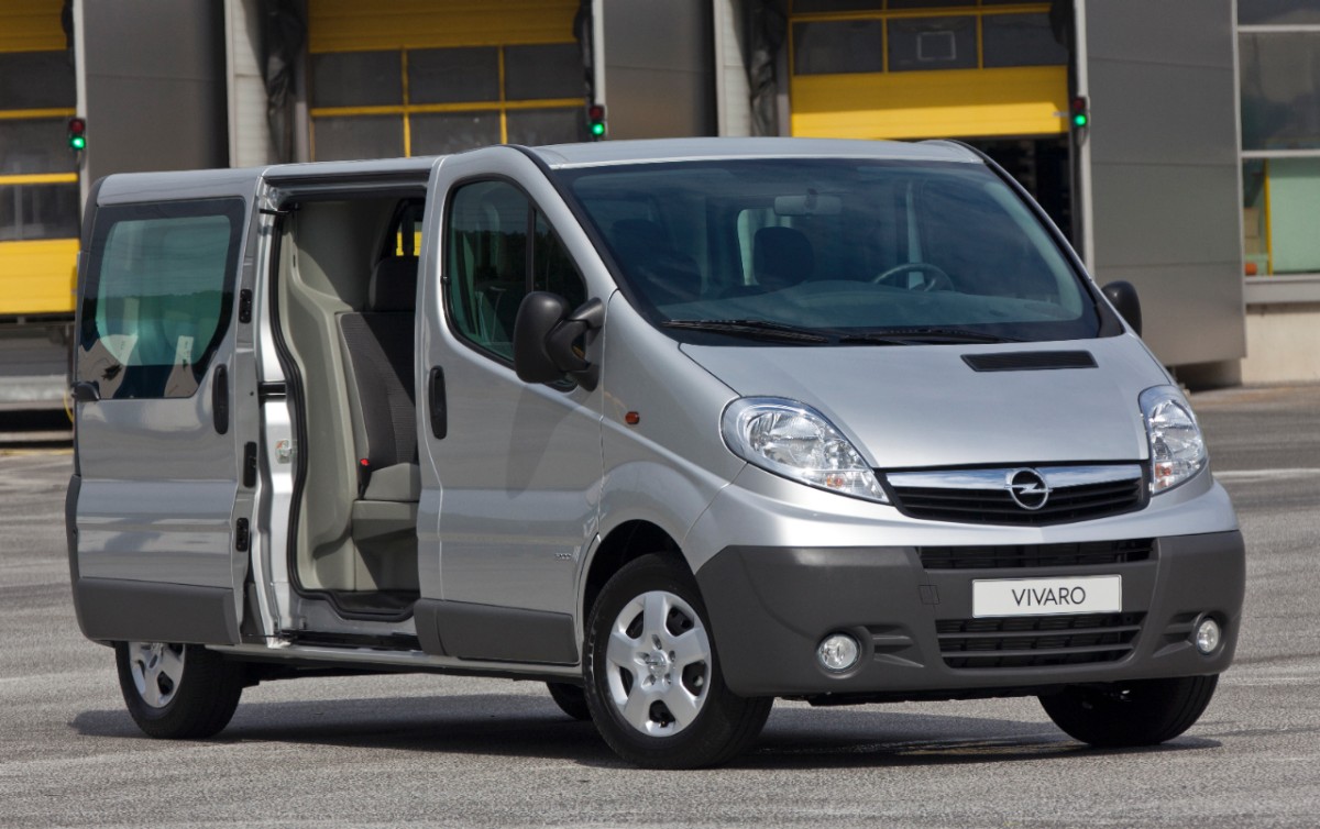 Opel Vivaro (1).jpg